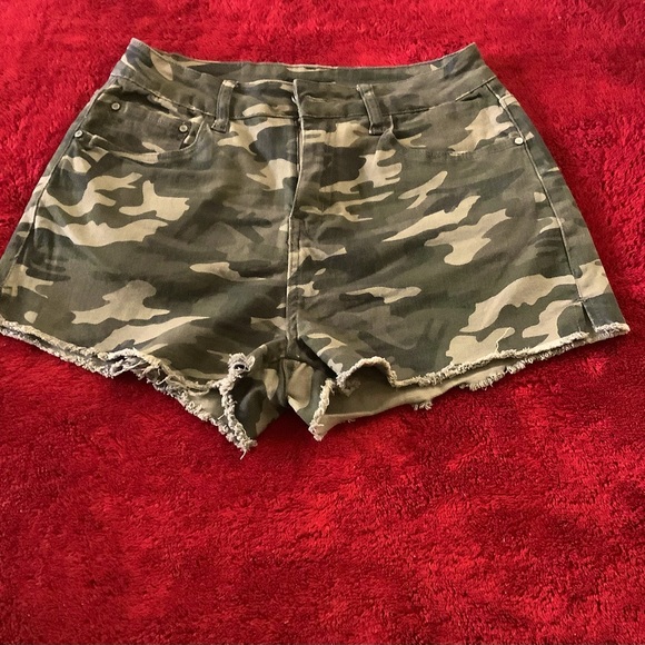 Potili high waisted frayed camo denim shorts - Picture 2 of 6